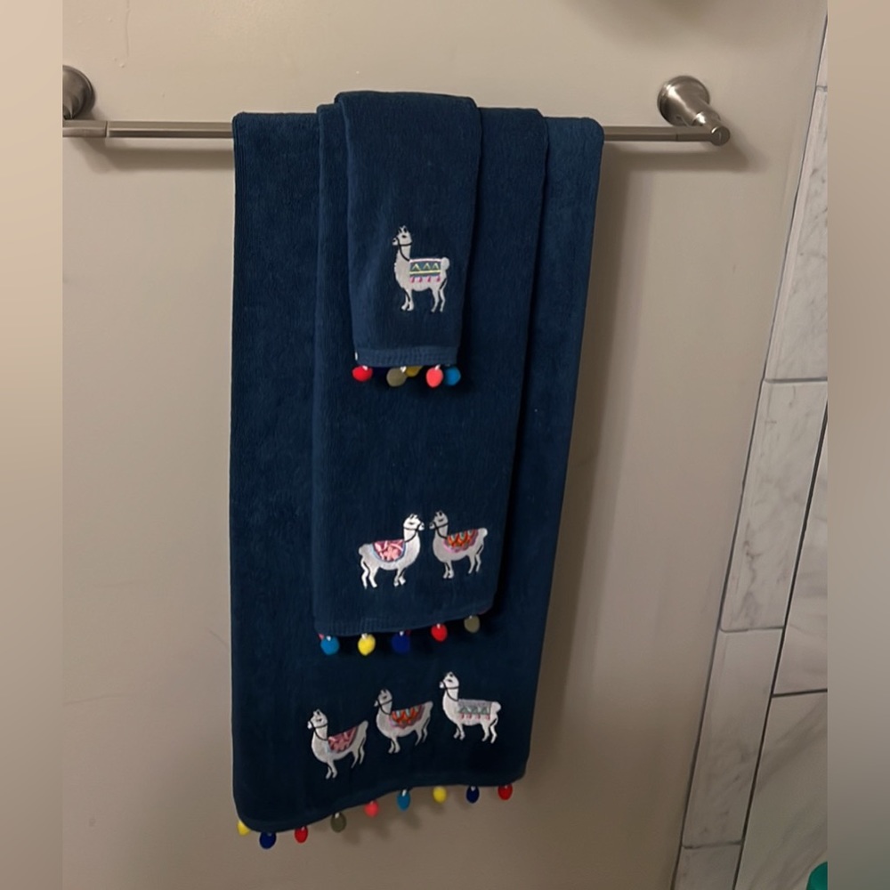 Lama lama bathroom set